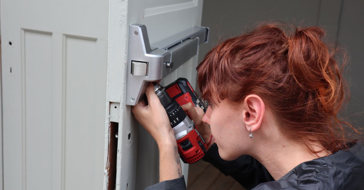 locksmith service technician — Maple Guard Security Mississauga