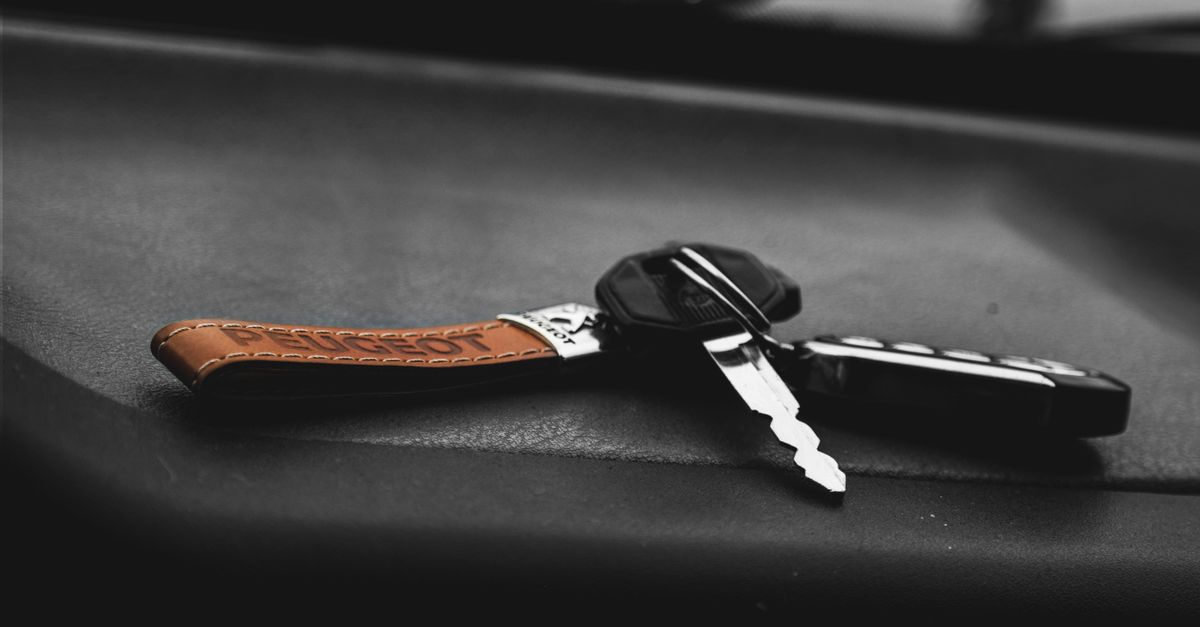 Roadside car lockout service: what to do while help is on the way — Maple Guard Security Mississauga